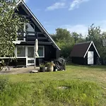 Close To And Just Minutes From The Water Vakantiehuis
